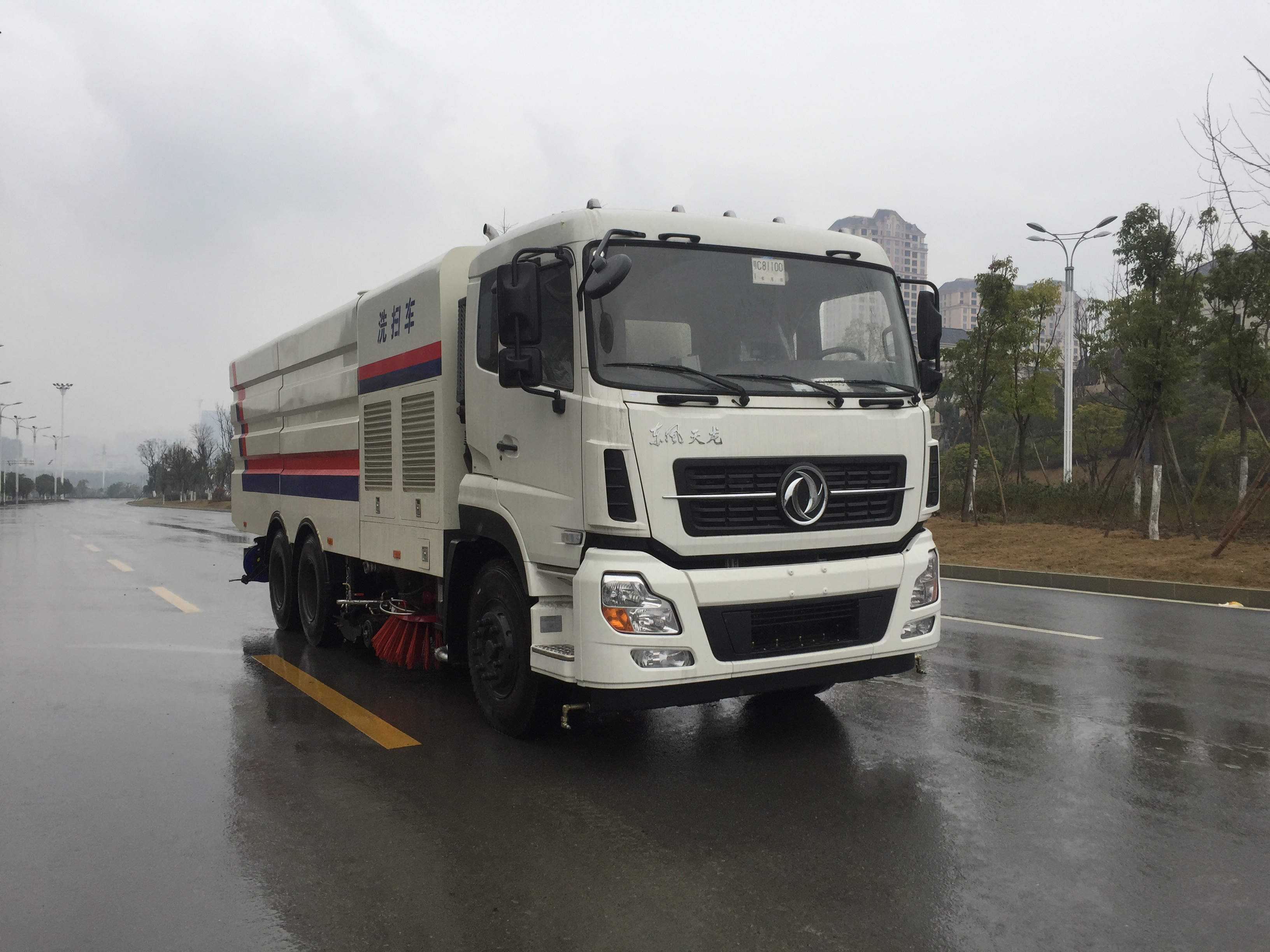 東風(fēng)天龍大型洗掃車(chē)